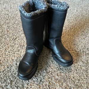 Cozy TOTES Black Women’s Winter Snow Boots